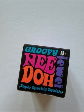 Groovy NeeDoh Jewel Super Sparkly pink